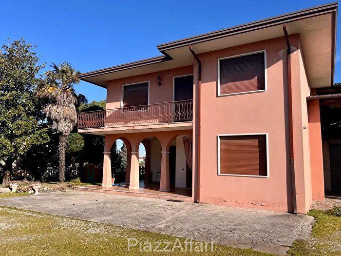 Casa con 8 locali in vendita in Via San Marco, Codevigo