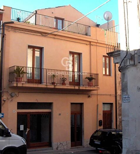 Casa con 6 locali in vendita in Corso Nino Barone, Modica