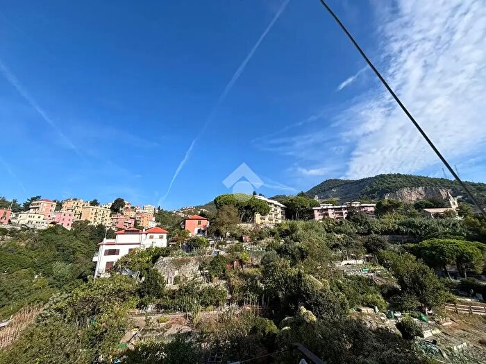 Appartamento trilocale in vendita in Via Santa Maria della Costa, Genova