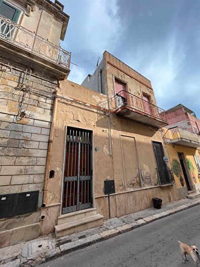 Casa con 6 locali in vendita in Via Pellegrino Rossi, Pachino