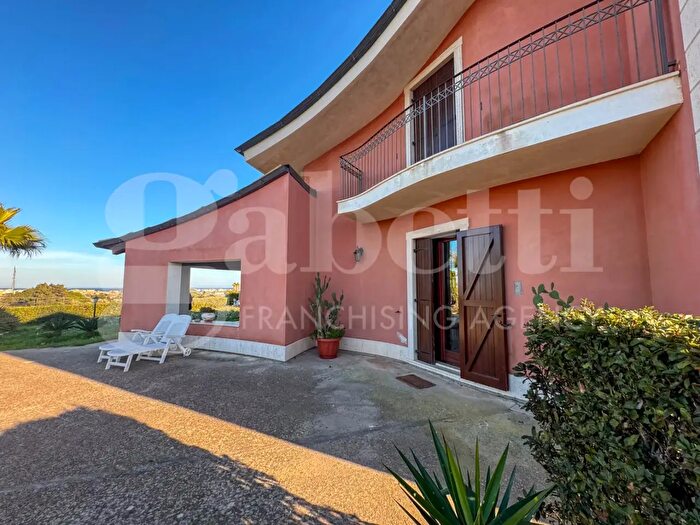 Casa quadrilocale in vendita in Viale Sebastiano Fortuna, Pachino