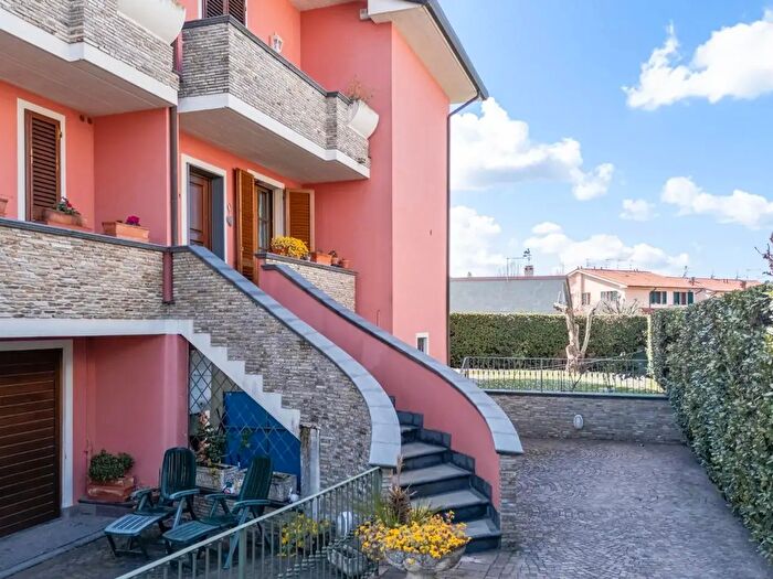 Casa con 8 locali in vendita in Casciana Terme Lari