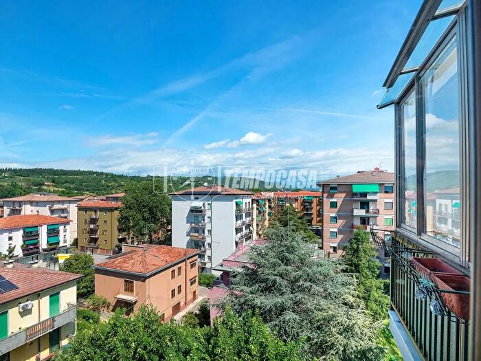 Appartamento con 5 locali in vendita in Via Giacomo Puccini, Verona