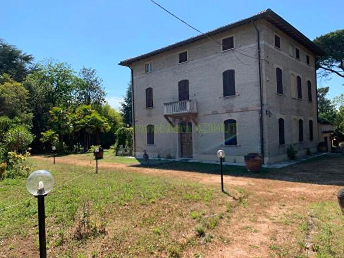 Casa con 6 locali in vendita in Via della Fornace, Fano