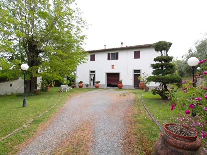 Casa con 13 locali in vendita in Peccioli