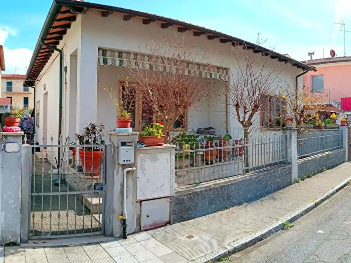 Casa con 5 locali in vendita in Rosignano Marittimo