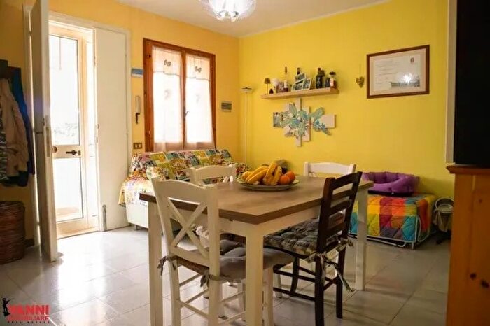 Appartamento trilocale in vendita in Via Montanara, Cecina