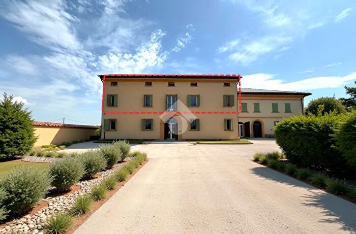 Appartamento quadrilocale in vendita in Via Ernesto Papazzoni, Cavezzo