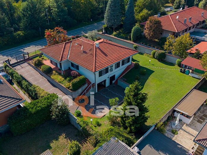 Casa quadrilocale in vendita in via per oleggio, Centro, Castano Primo