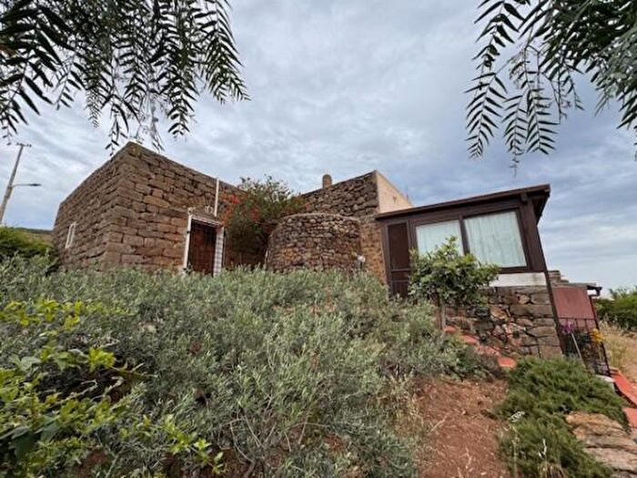 Casa con 6 locali in vendita in Pantelleria