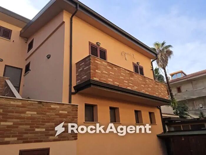 Casa con 5 locali in vendita in Strada Statale Jonica, Caulonia