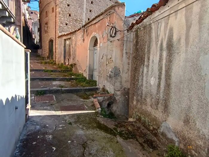 Casa con 5 locali in vendita in Via Cesare Battisti, Castiglione Di Sicilia