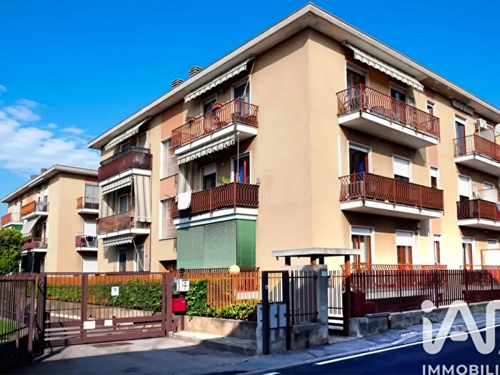 Appartamento trilocale in vendita in Via Alessandro Manzoni b, Lonate Pozzolo