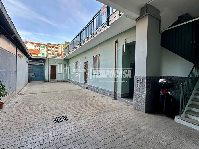 Appartamento trilocale in vendita in Via Genova, Torino