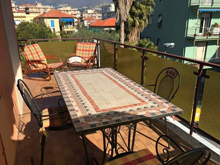Appartamento trilocale in affitto in Via Aurelia, Centro, Taggia