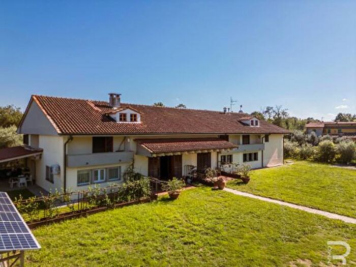 Casa con 6 locali in vendita in Via Regione Marche, Altopascio