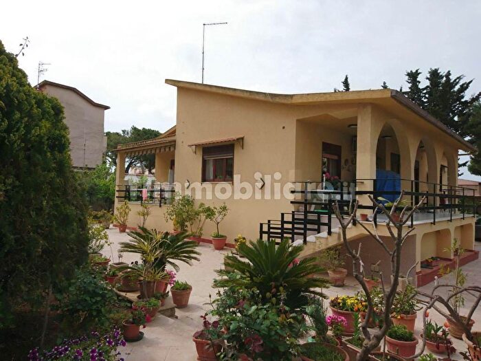 Casa con 8 locali in vendita in Agrigento