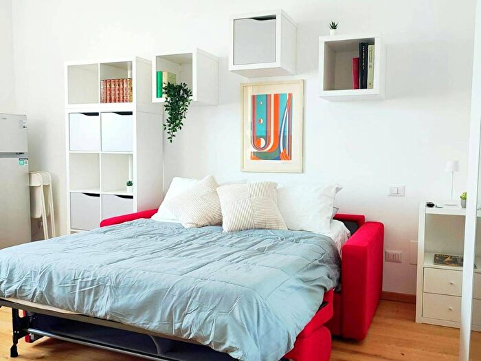 Appartamento monolocale in affitto in Via dei Tulipani, Giambellino, Milano