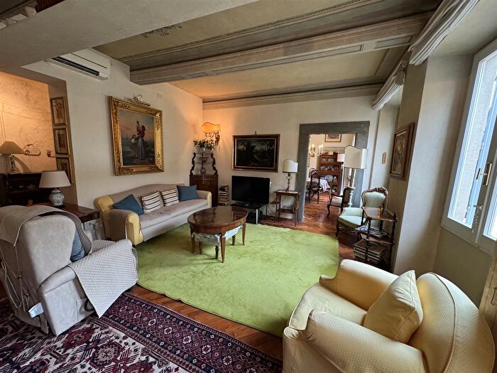 Appartamento con 7 locali in vendita in Firenze, Firenze