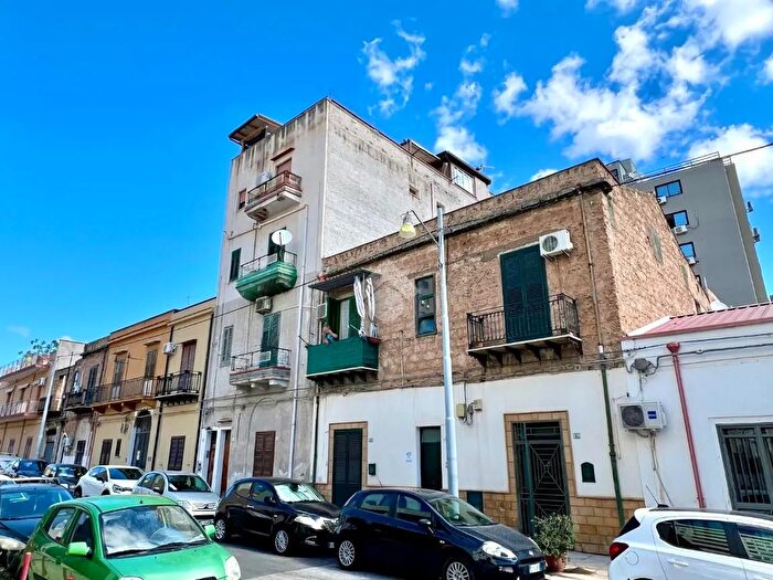 Appartamento trilocale in vendita in Via Viperano, Palermo