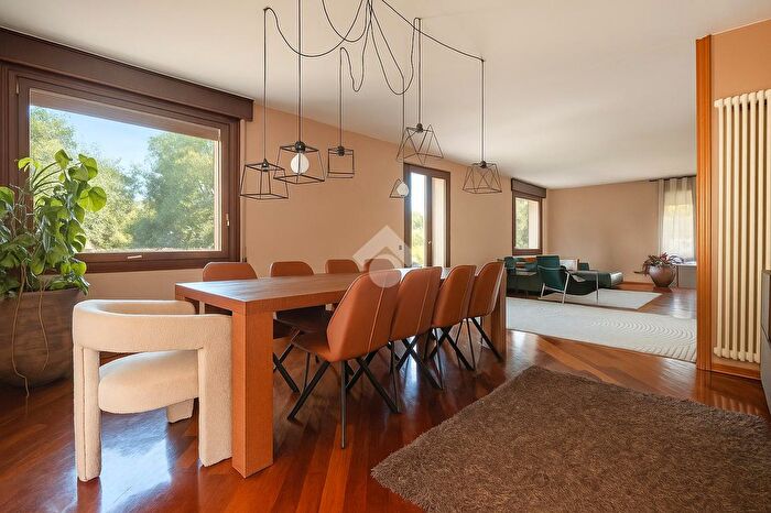 Casa con 12 locali in vendita in Via Pellegrini, Camisano Vicentino