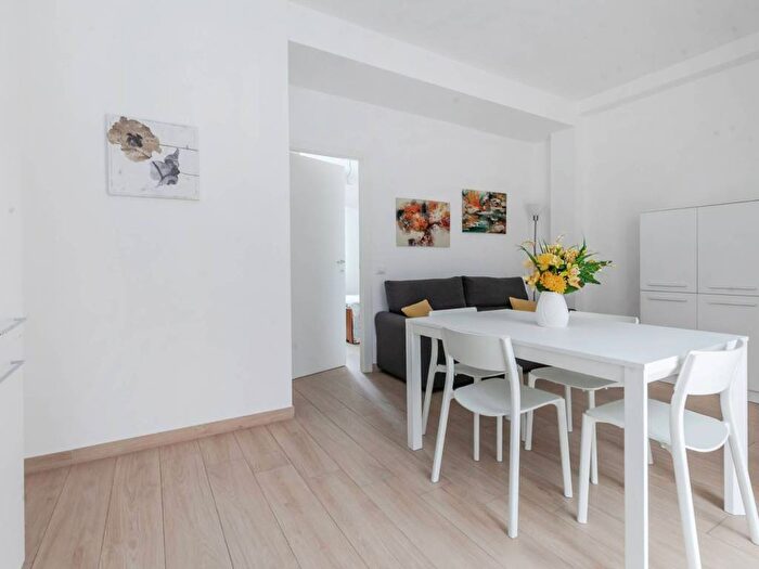 Appartamento bilocale in affitto in Via Legnone, Dergano, Milano