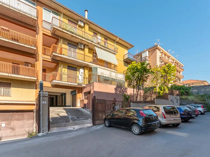 Appartamento quadrilocale in vendita in Via Jacopo Vignerio, Catania