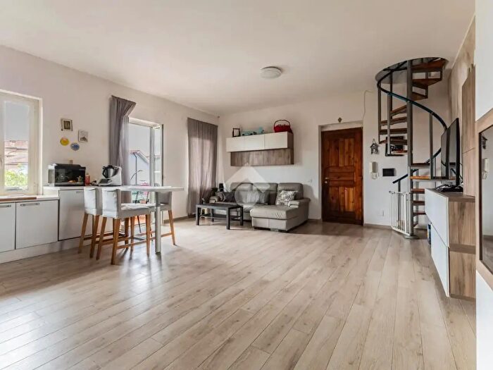 Appartamento con 5 locali in vendita in Via Armando Diaz, Vetralla