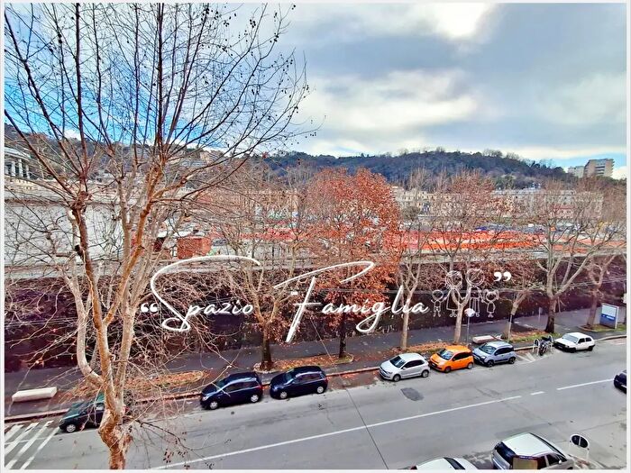 Appartamento con 7 locali in vendita in Via Fillak, Genova