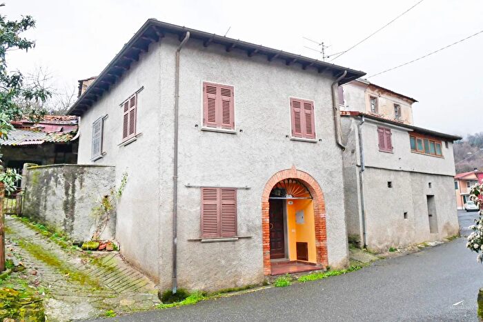 Casa quadrilocale in vendita in Fivizzano