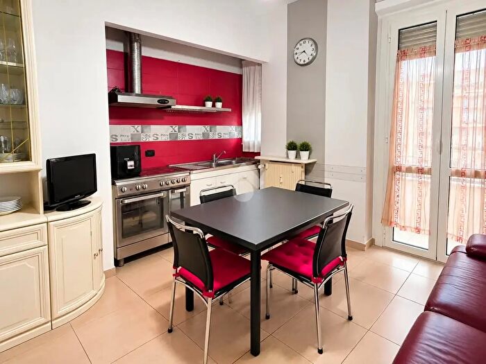 Appartamento trilocale in vendita in Via Mombarcaro, Torino