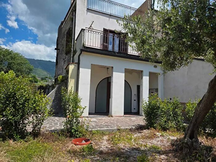 Casa quadrilocale in vendita in Via Carlo Gatti, Salerno