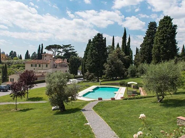 Casa con 5 locali in affitto in Via Giramontino, Michelangelo Poggio Imperiale, Firenze