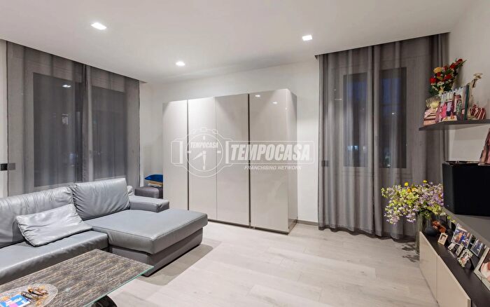 Appartamento con 5 locali in vendita in Via Callani, Parma