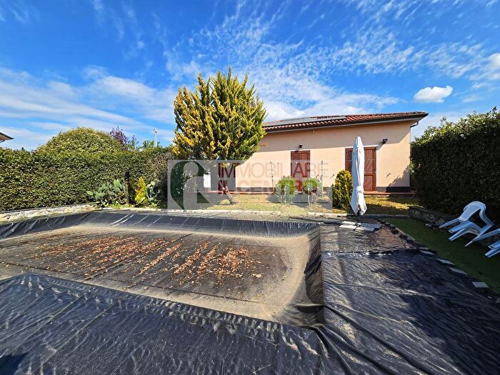 Casa con 5 locali in vendita in Sarzana