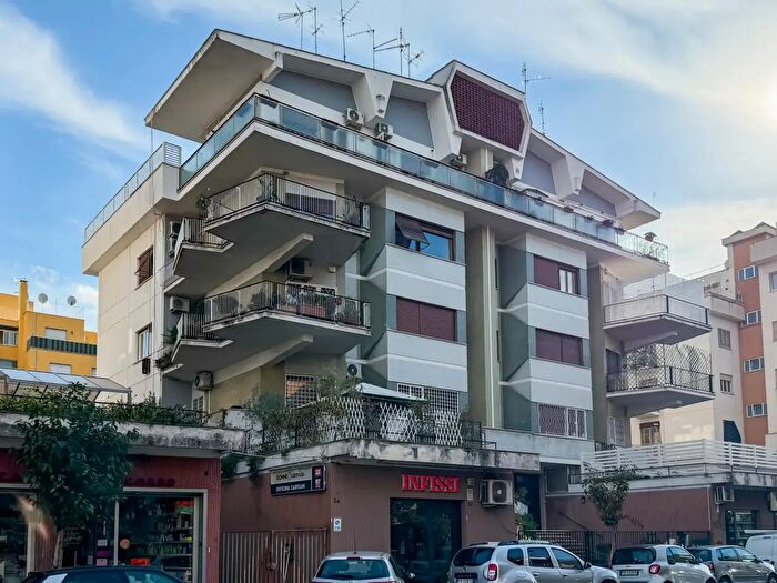 Appartamento quadrilocale in vendita in Via dei Corazzieri, Roma