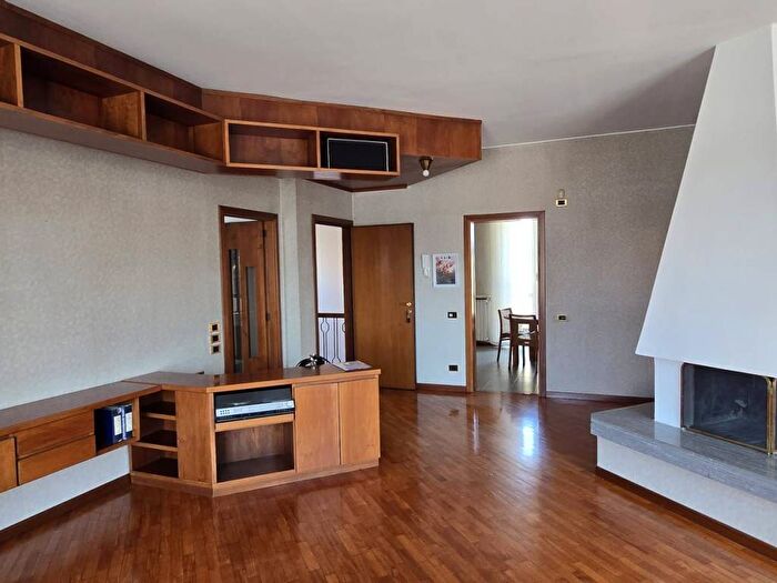 Appartamento quadrilocale in affitto in Via Castelletto, Palazzolo Milanese, Paderno Dugnano