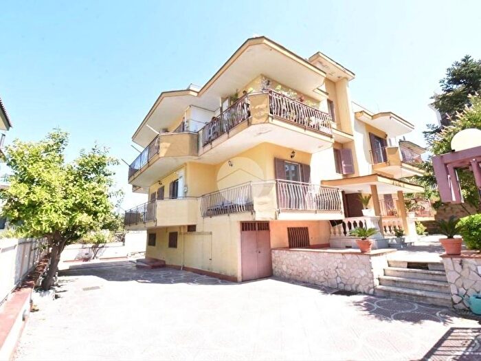 Appartamento con 6 locali in vendita in Via Cavalieri di Vittorio Veneto, Centro, Pollena Trocchia