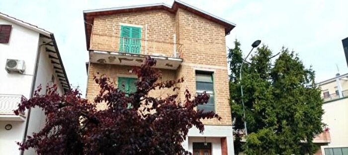 Casa con 6 locali in vendita in Via San Biagio, Bettona