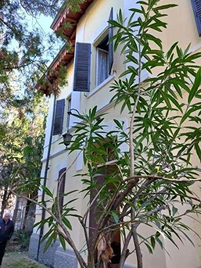 Casa con 9 locali in vendita in Modena