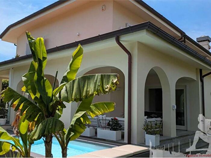 Casa con 6 locali in affitto in Centro, Forte dei Marmi