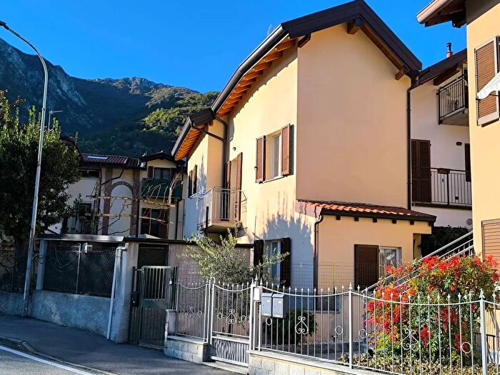 Casa trilocale in vendita in Via San Martino, Valmadrera