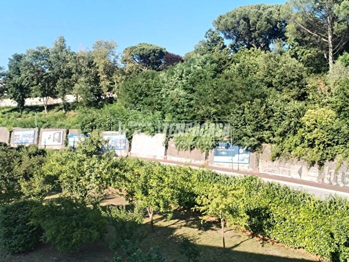 Appartamento con 5 locali in vendita in Via Guido l Bentivoglio, Avellino