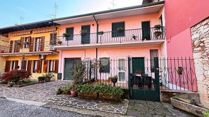 Casa quadrilocale in vendita in Vicolo Filatoio, Rezzato