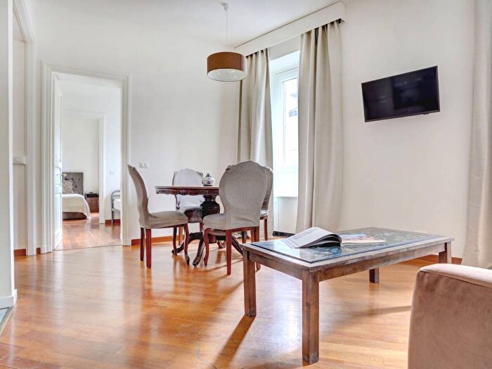 Appartamento bilocale in affitto in Via in Arcione, Barberini, Roma