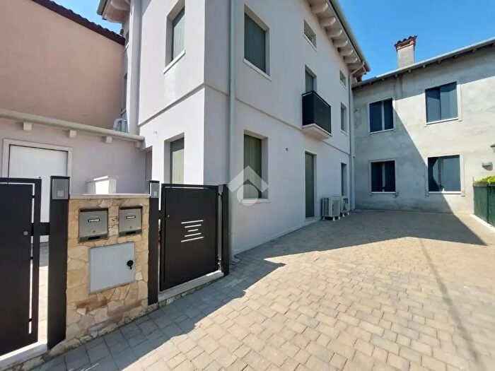 Appartamento trilocale in vendita in Via Are, Sandrigo