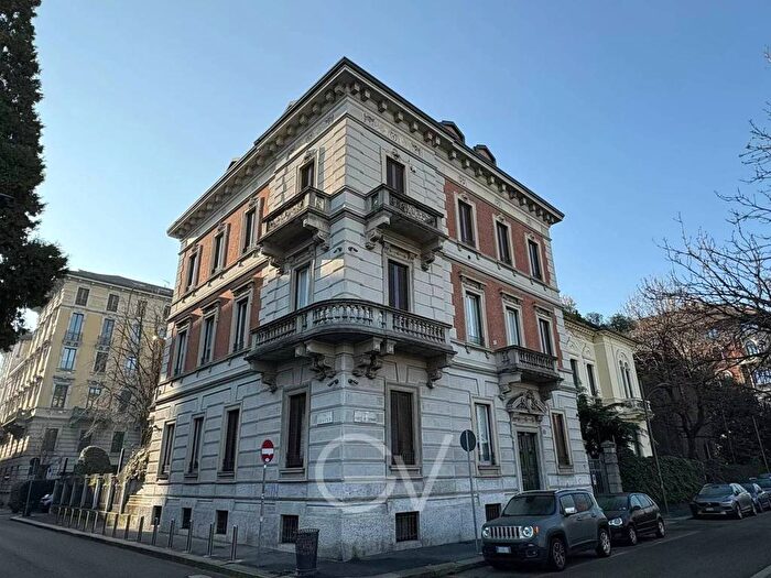 Appartamento trilocale in affitto in Via Venti Settembre, Vincenzo Monti, Milano