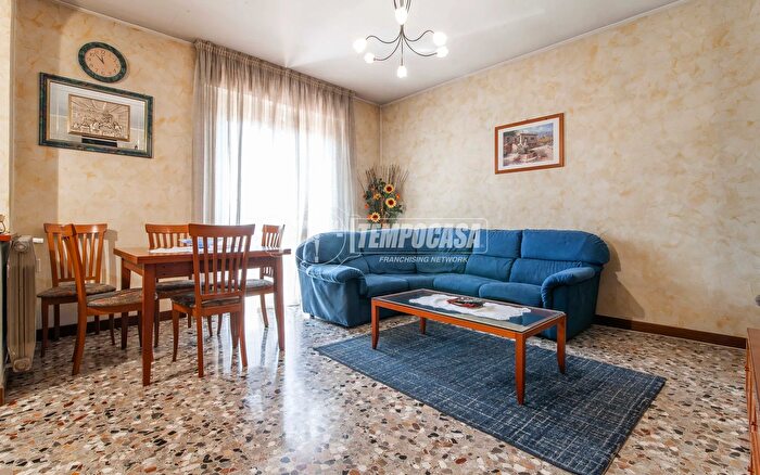 Appartamento trilocale in vendita in Via dei Ronchi, Solbiate Olona