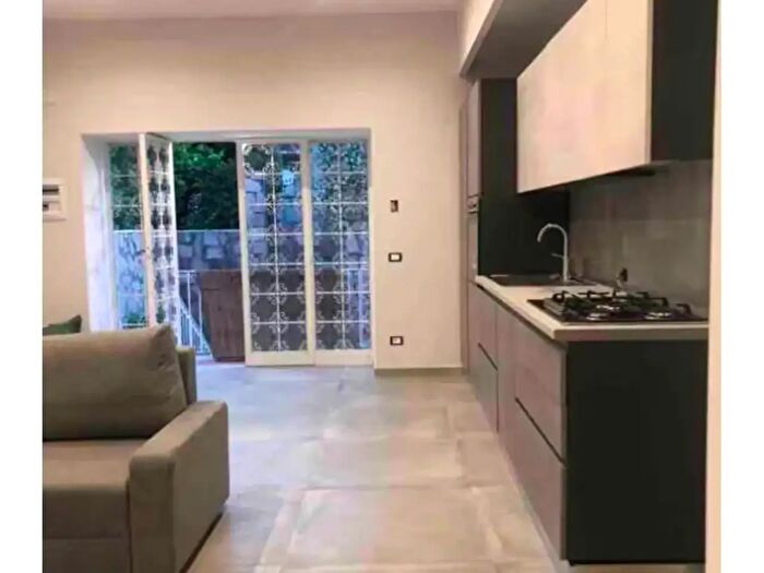 Appartamento trilocale in affitto in Via Baldassarre Cossa, Ischia