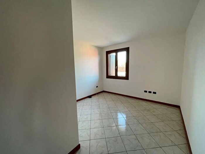 Appartamento trilocale in affitto in Via Traversa Capitello b, Concamarise